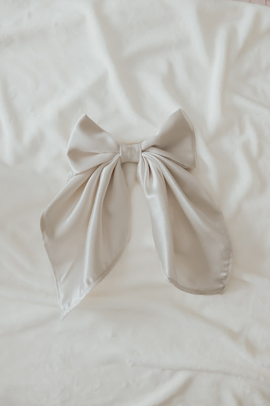 Ivorie Large Bow Clip