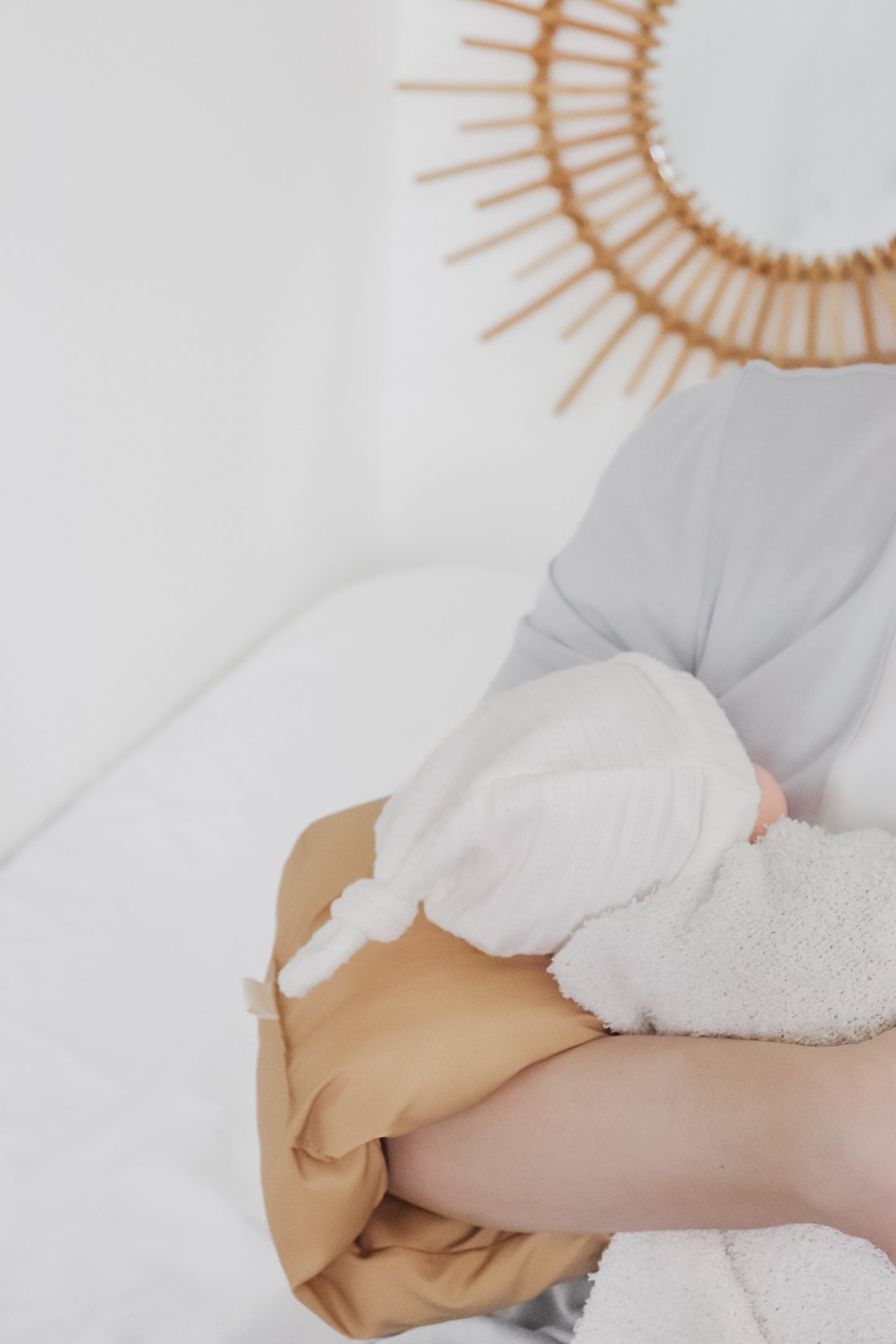 Clay Wipeable Cradle Arm Pillow