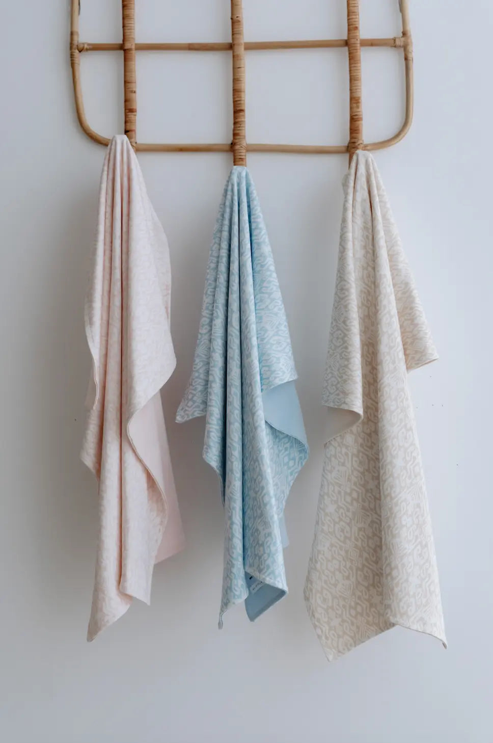 Double-Sided Baby Blanket - Ikat / Beige