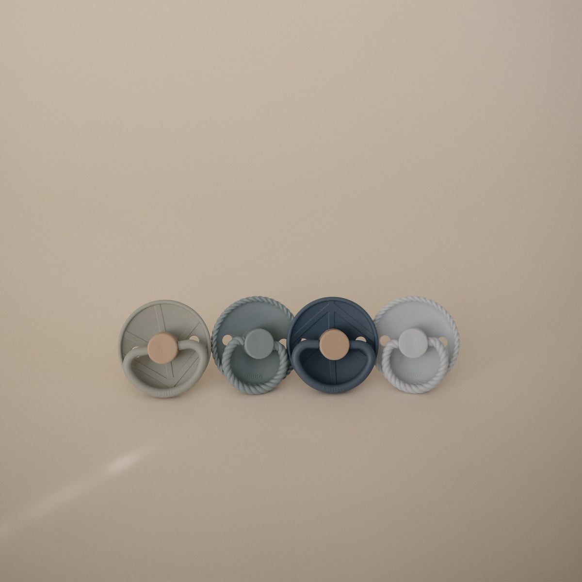 FRIGG Natural Rubber Pacifier 4-Pack