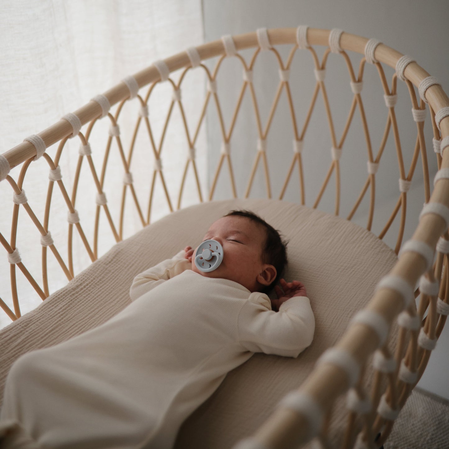 FRIGG Moon Natural Rubber Pacifier 2-Pack