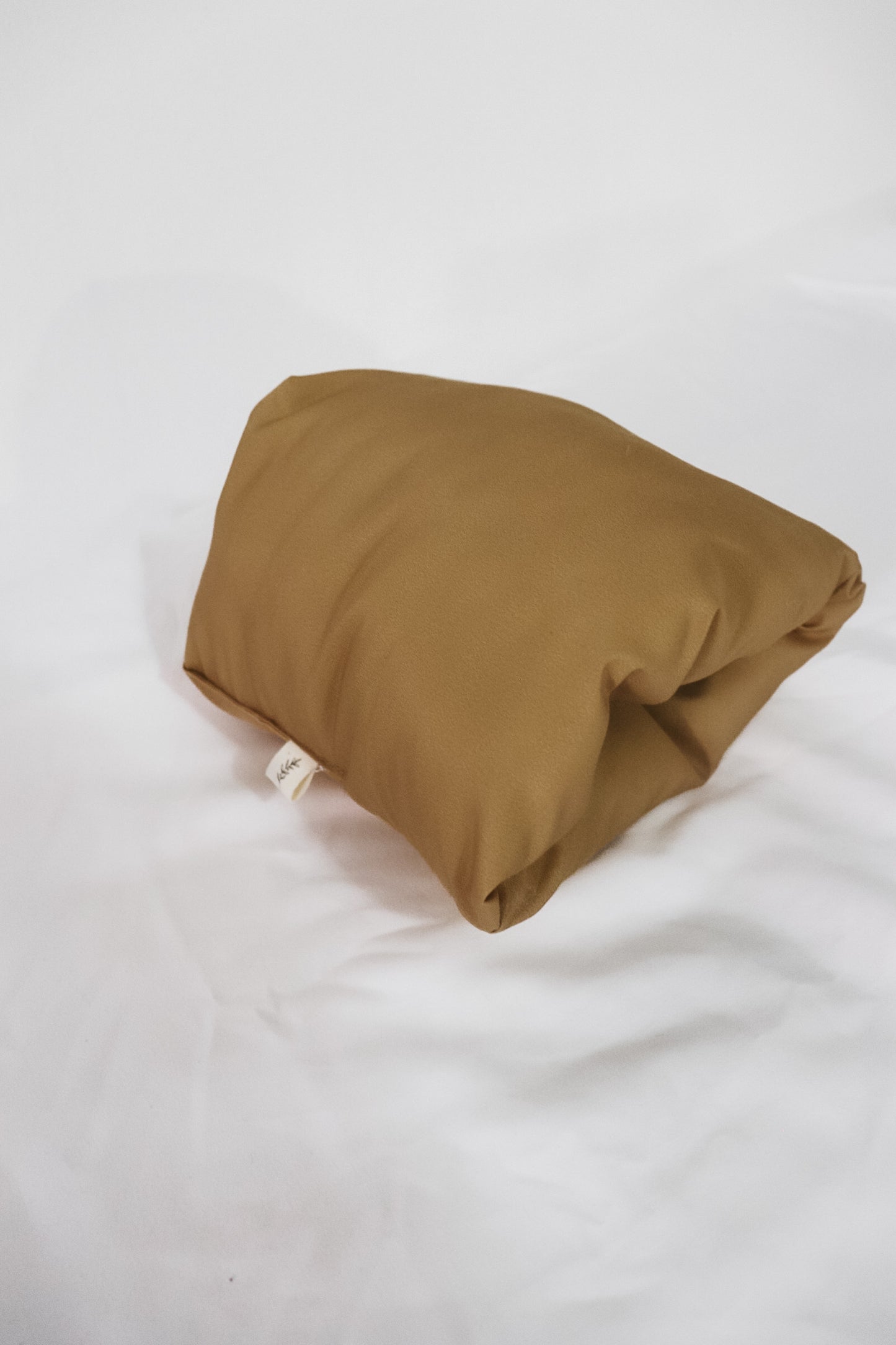 Clay Wipeable Cradle Arm Pillow