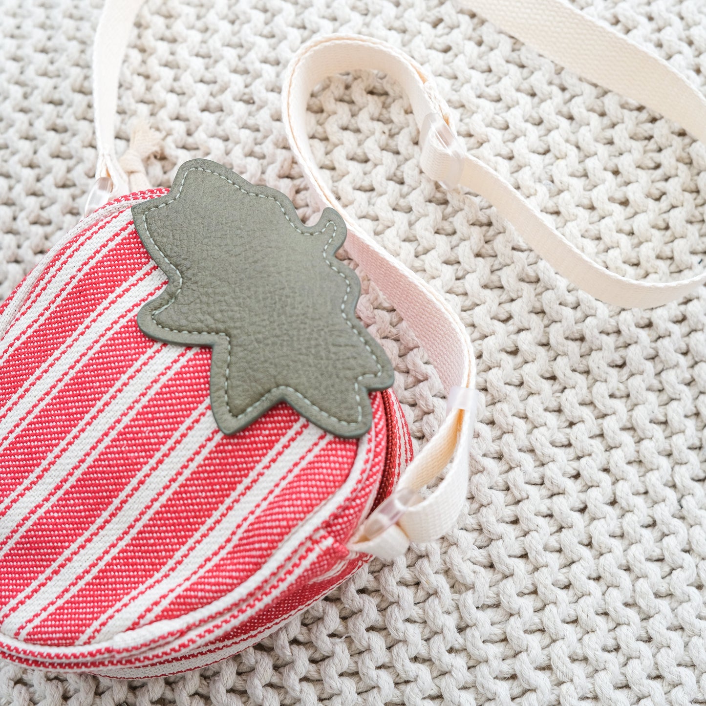 BERRY CUTE sling bag
