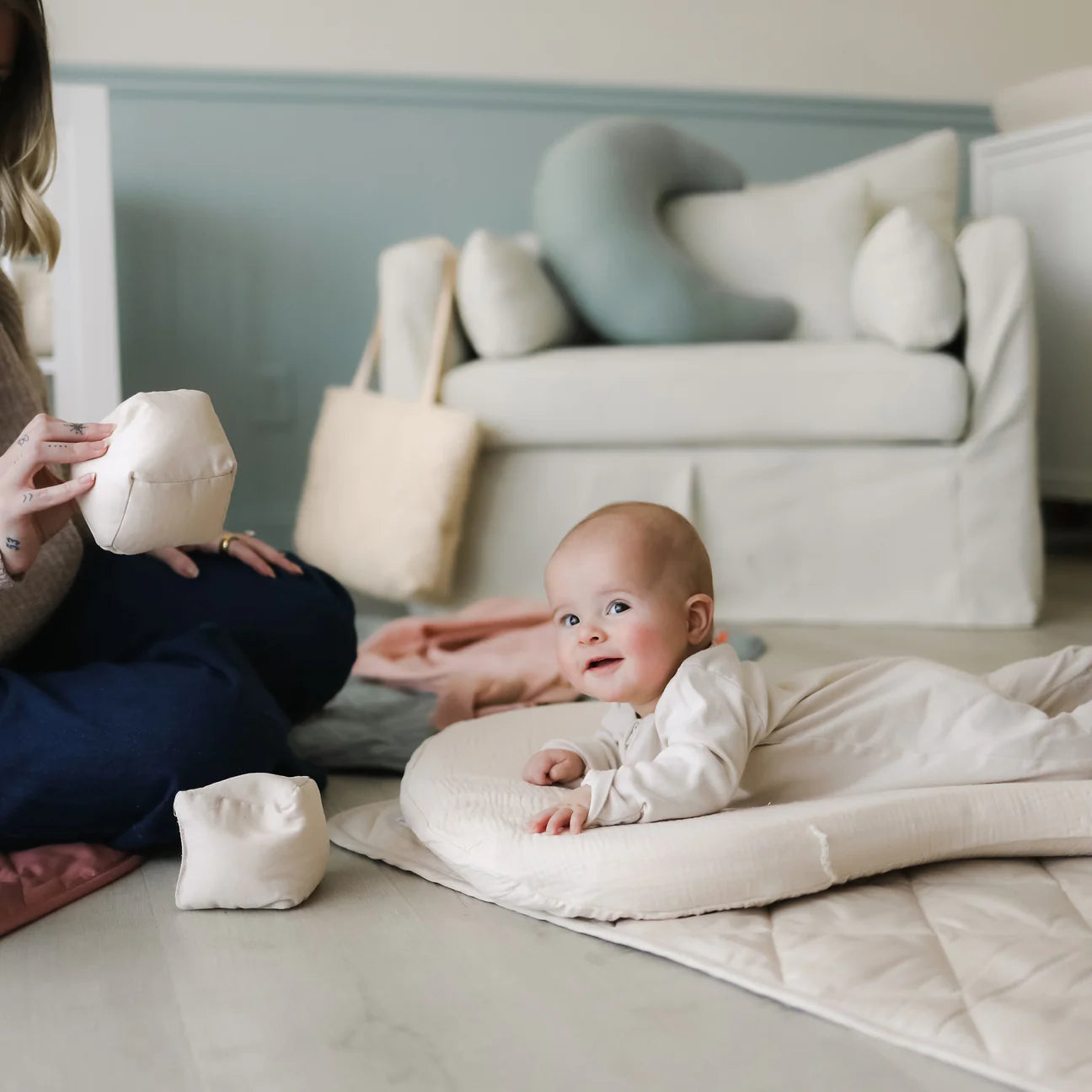 Snuggle Me Organic Lounger Curve | Natural