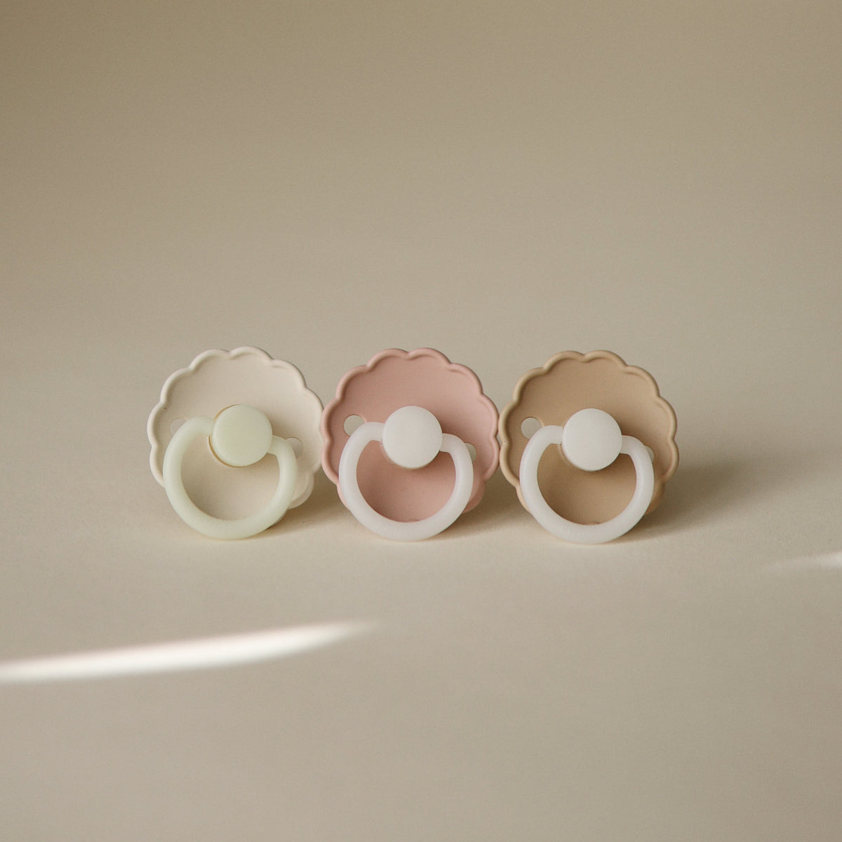 FRIGG Daisy Night Natural Rubber Pacifier 2-Pack