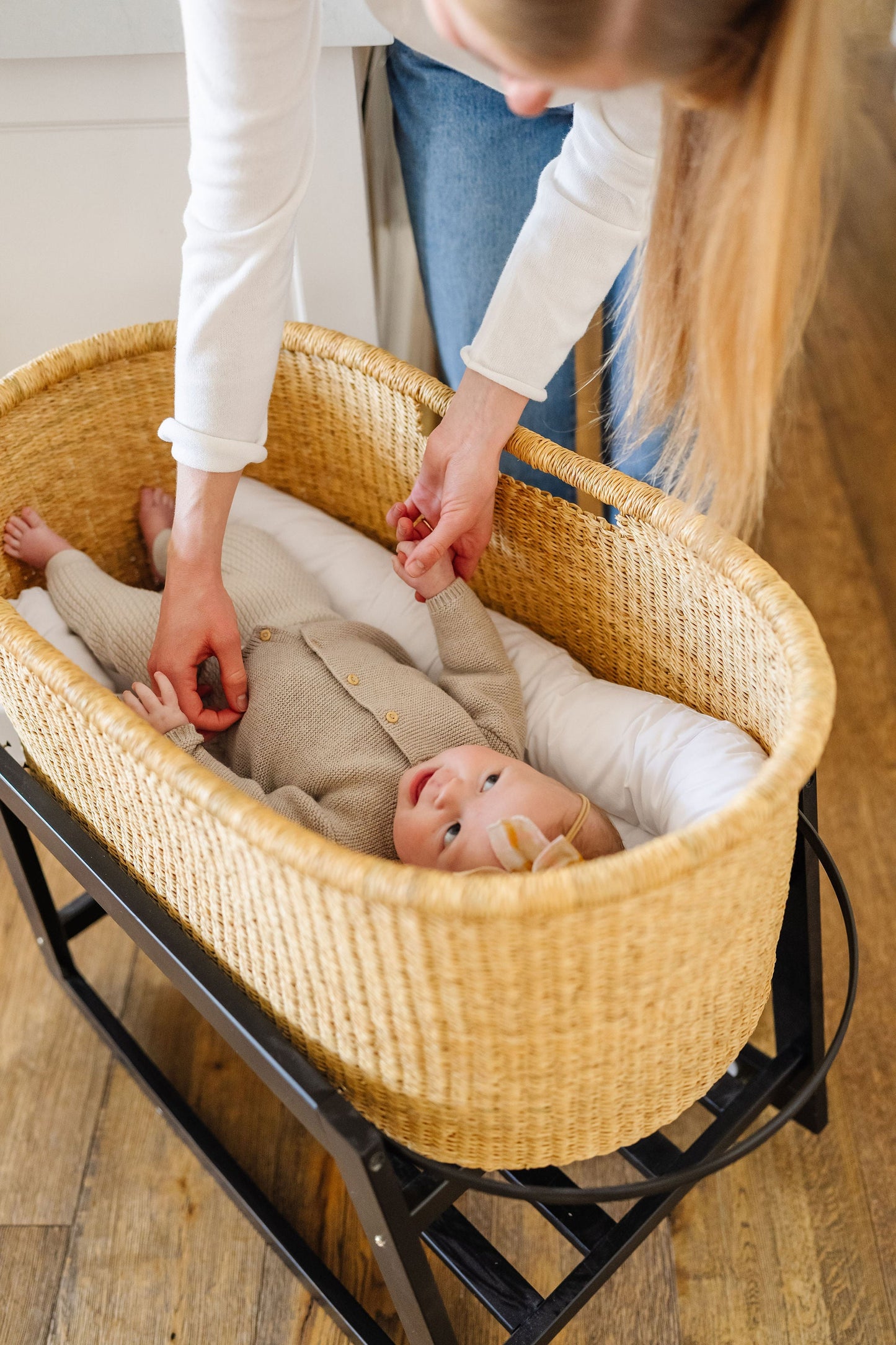 African Moses Basket <br>No Hood<br>Inset Handle