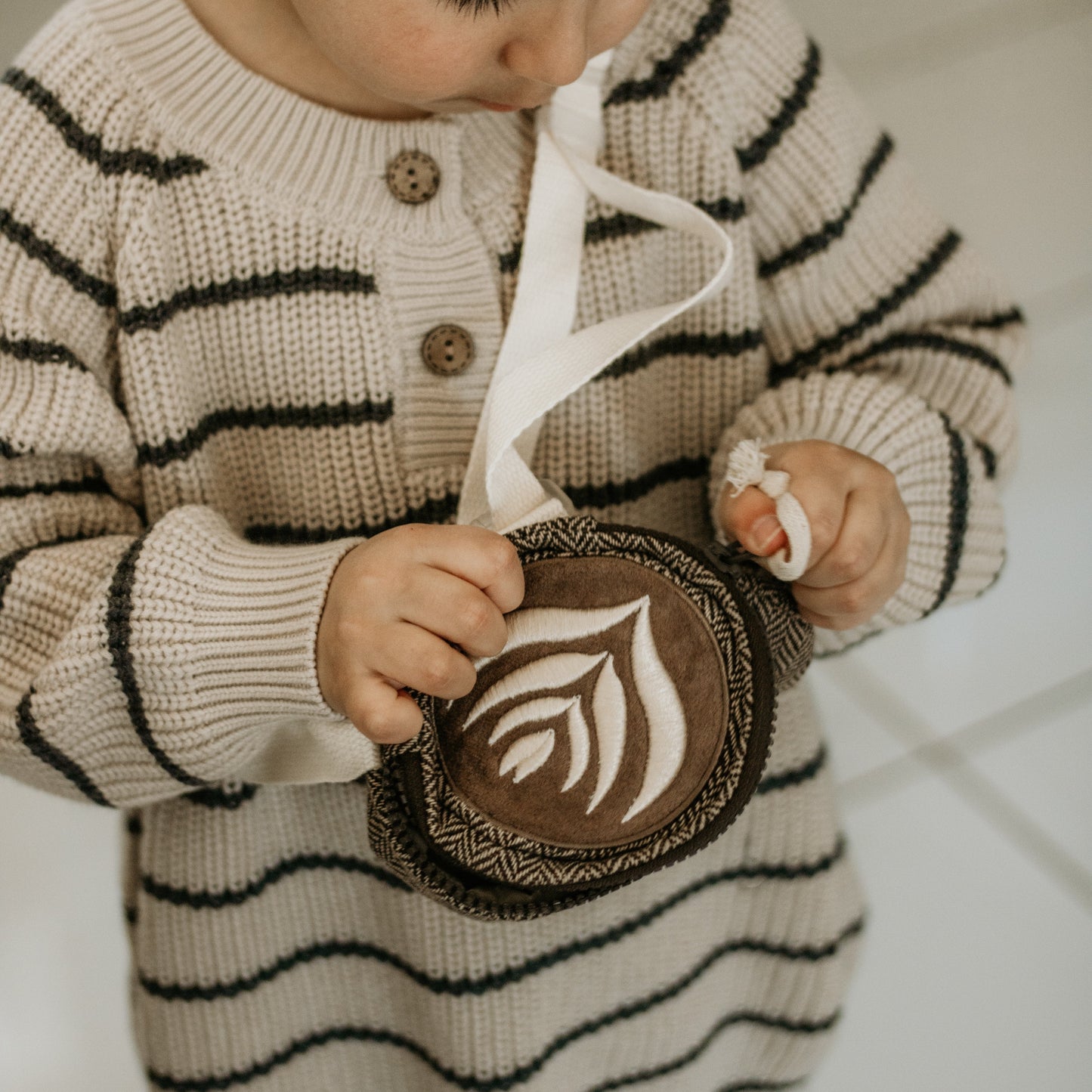 CAFE HOPPER sling bag
