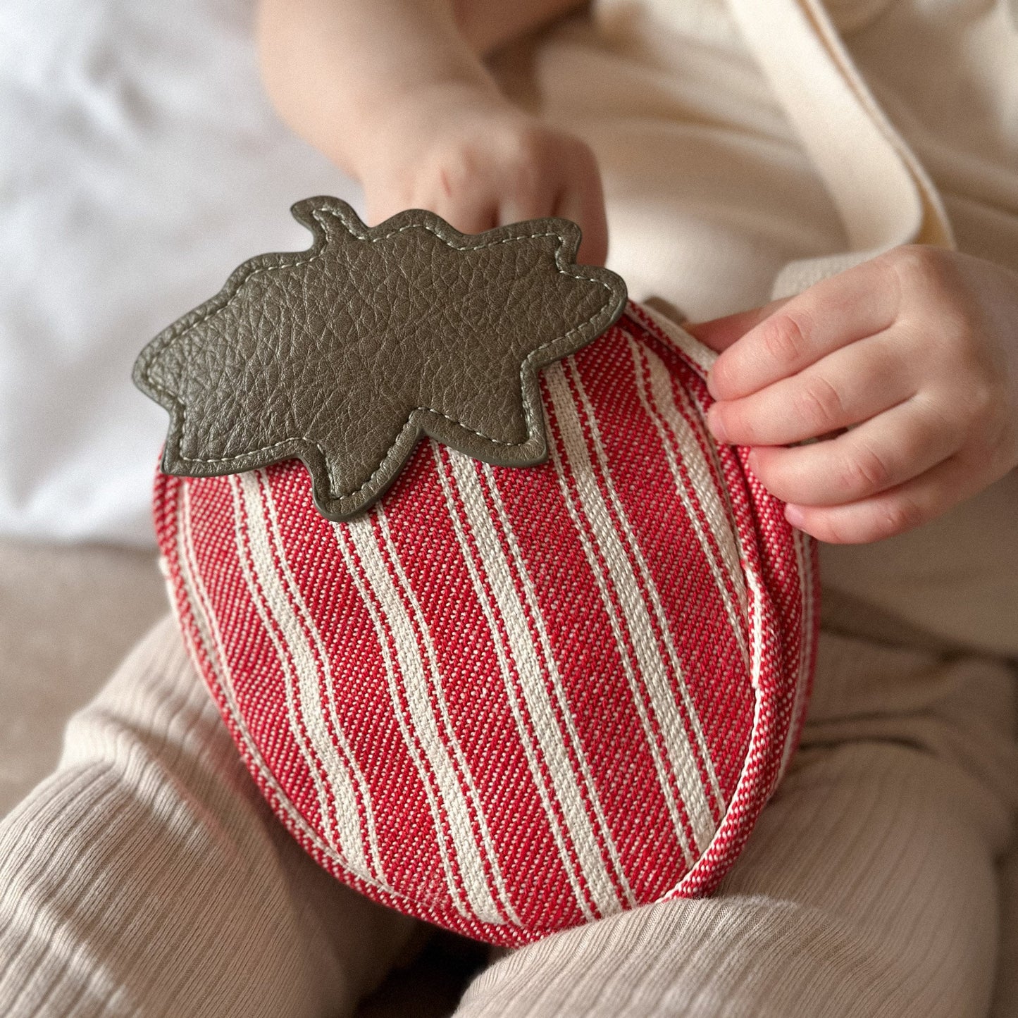 BERRY CUTE sling bag