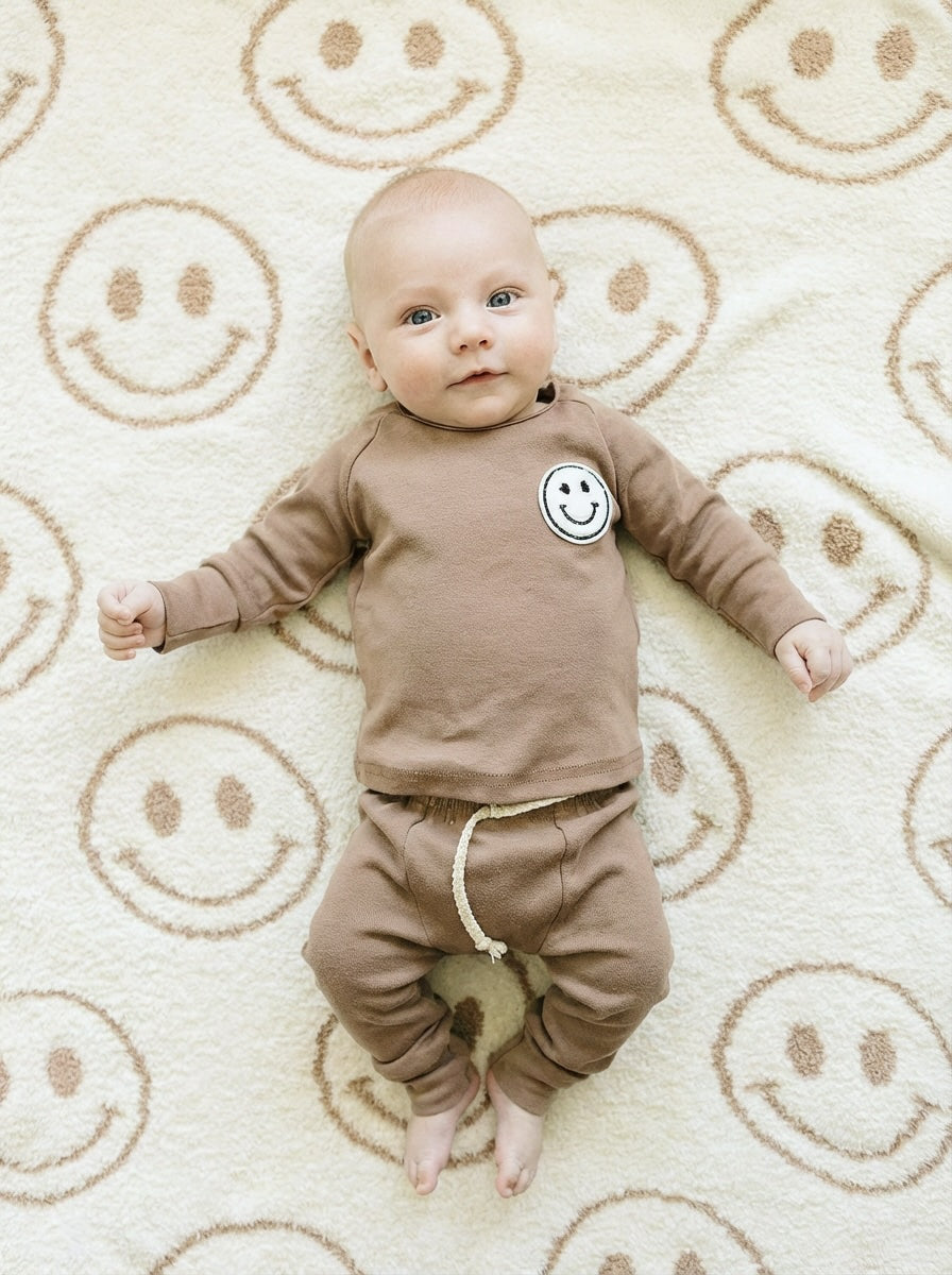 Smiley Fuzzy Blanket | Latte